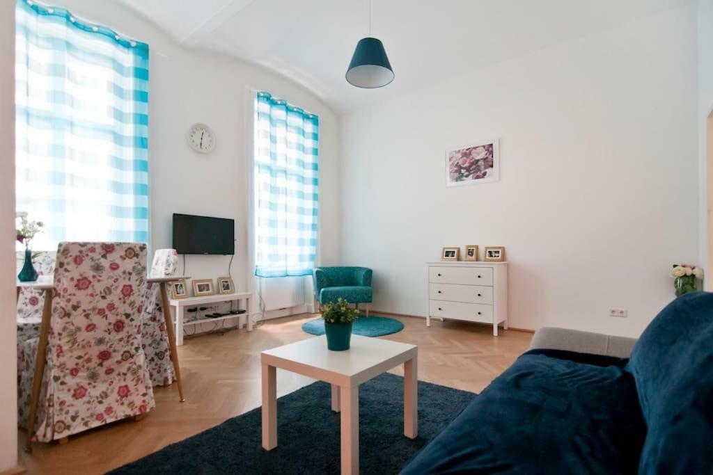 Marvelous Midtown Apartment Wien Exteriör bild