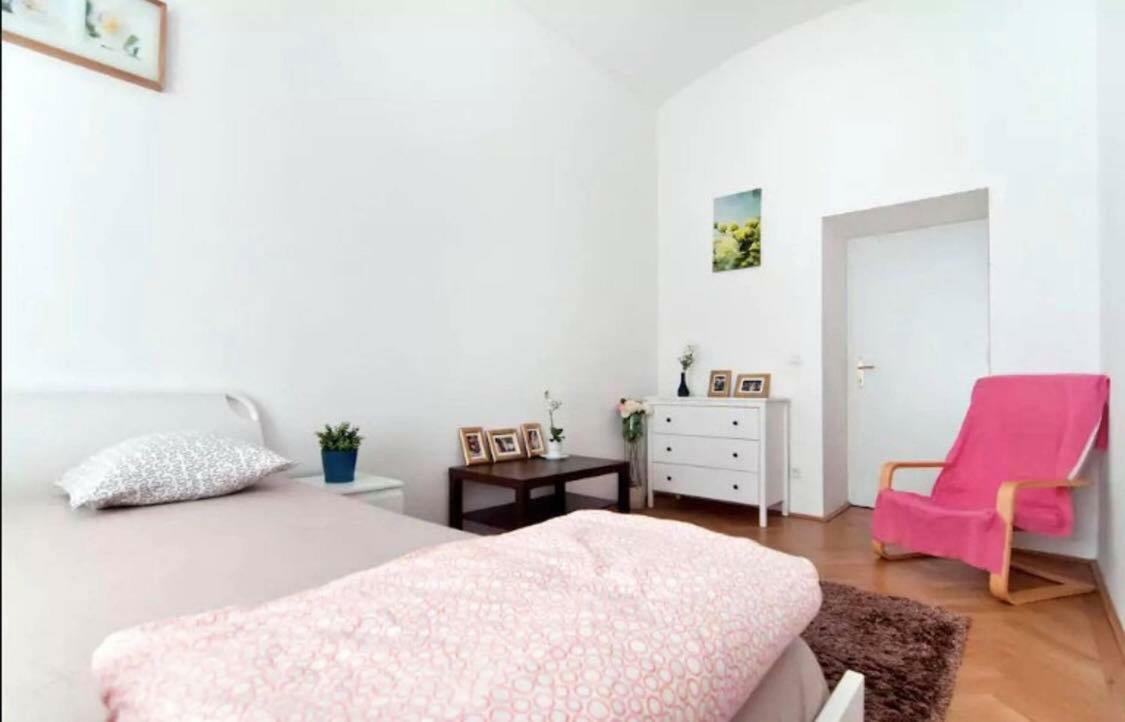 Marvelous Midtown Apartment Wien Exteriör bild